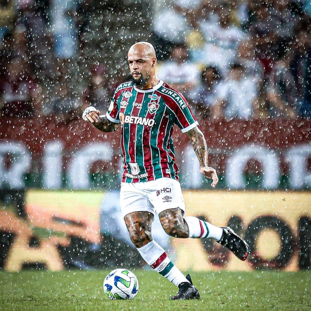 フェリペ・メロのインスタグラム：「Vitória importante graças a Deus!!  #Deusebom #Fluminense 💚❤️🦁」