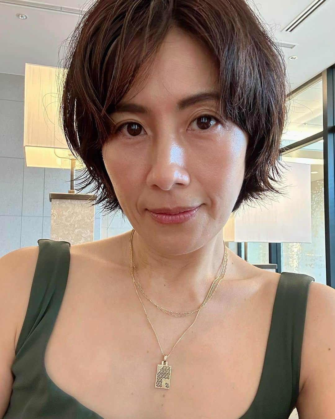 長谷川理恵さんのインスタグラム写真 - (長谷川理恵Instagram)「49にして人生初のマツエク👀 若い時だとtoo muchになっていたと思うので今がベストかも🫶✨ 眉毛とリップだけでメイクしたみたくなるのね‼︎マツエク考えた人素敵💓 私みたくダンスやトレーニングで滝汗かいてる人にはいいね😎 年齢にあわせてナチュラルに補っていく そのくらいでちょうどいいよね💫」8月20日 9時06分 - rie_hasegawa