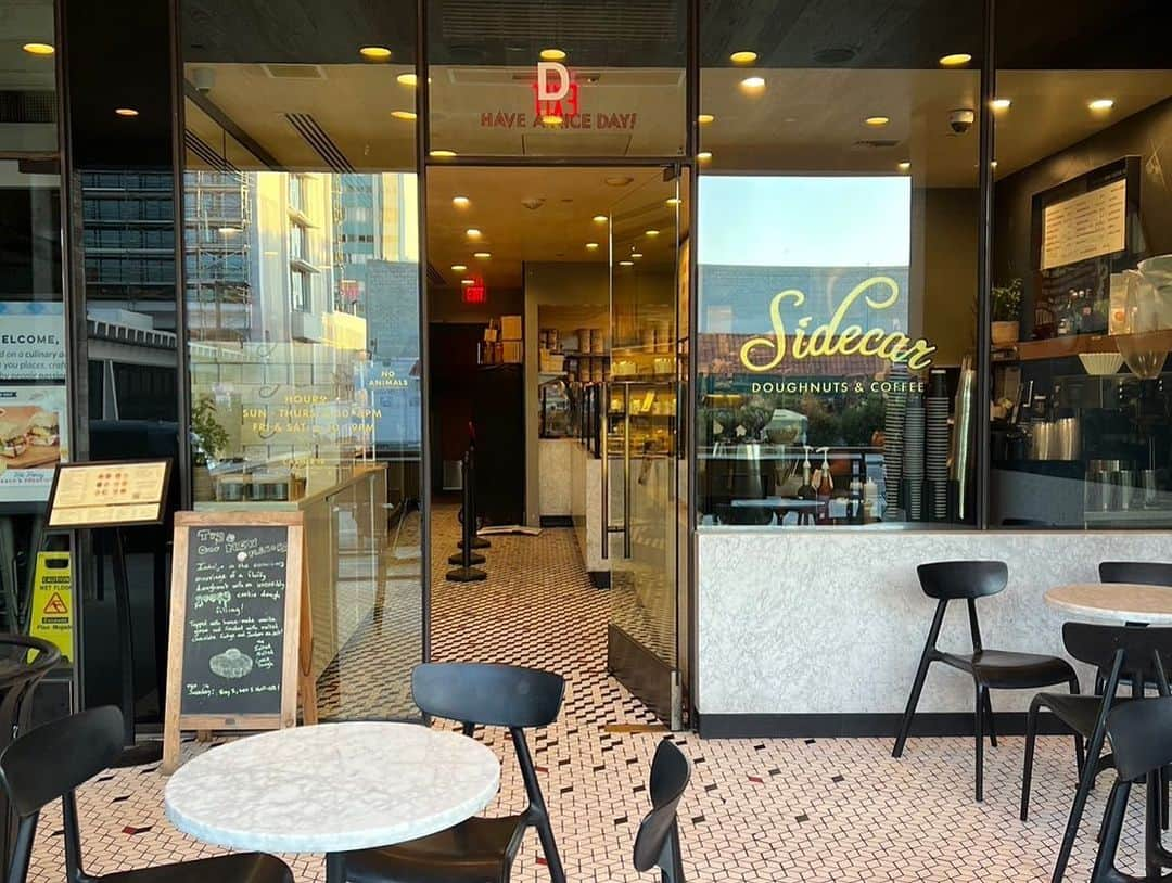 青木玲緒樹さんのインスタグラム写真 - (青木玲緒樹Instagram)「_  🍩 🥤 🍩 🥤 🍩 🥤 🍩 🥤  #santamonica #doughnuts #sidecardoughnuts」8月20日 9時12分 - reonaoki