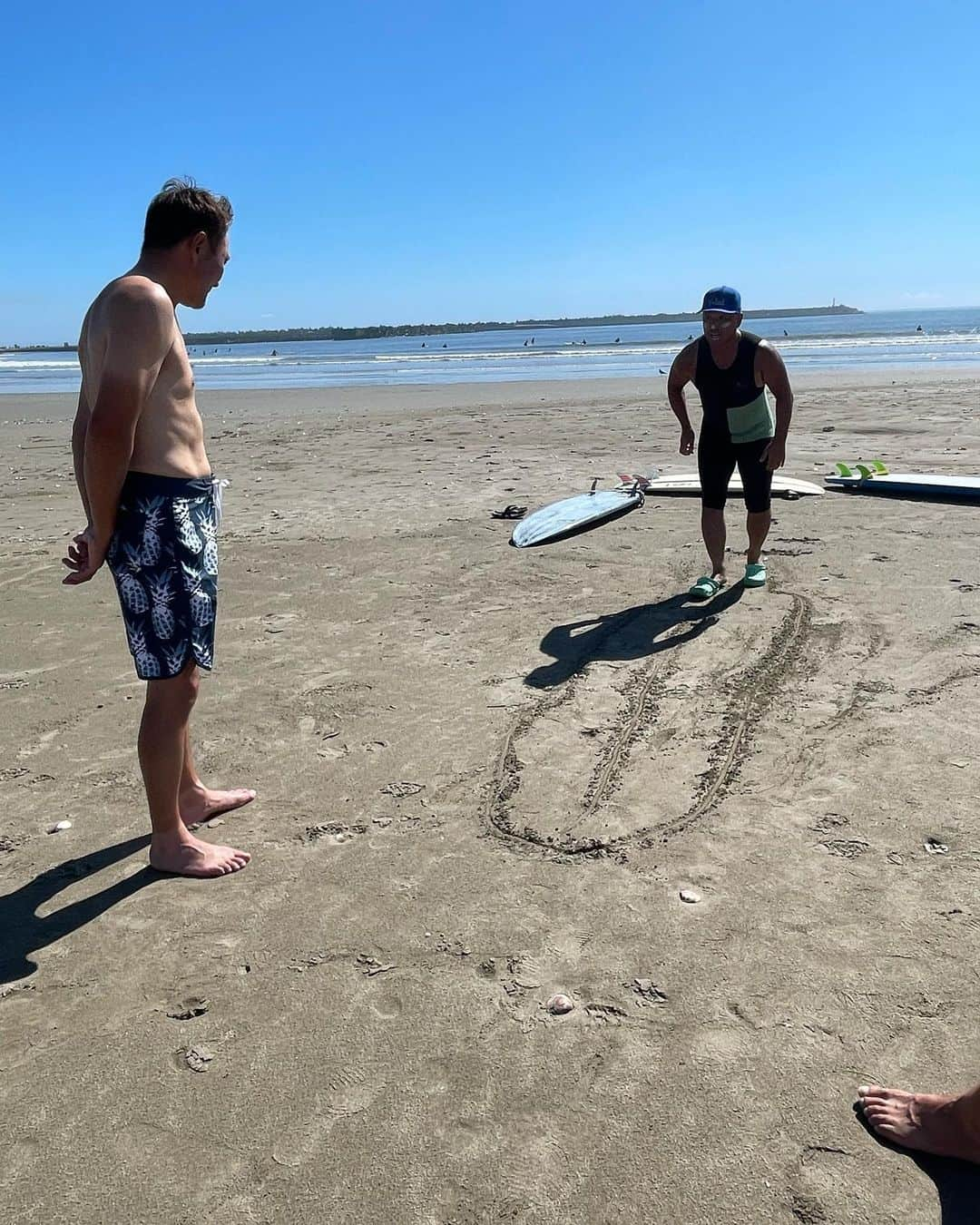 竹原慎二さんのインスタグラム写真 - (竹原慎二Instagram)「本日サーフィンデビュー🏄‍♀️乗れるか #サーフィン #初心者 #レッスンつきっきり  #結果は後ほど」8月20日 9時21分 - shinji__takehara