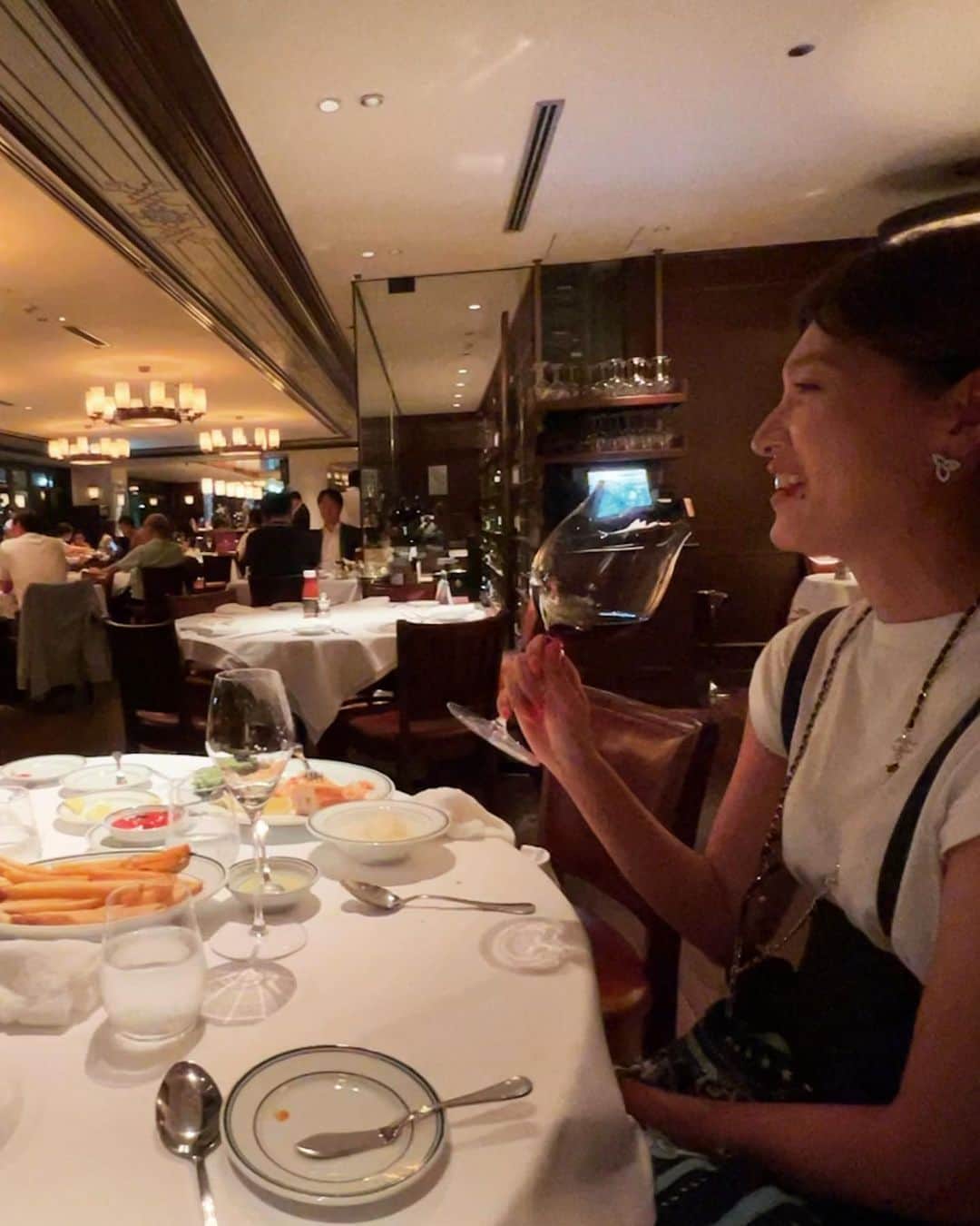 廣瀬規子さんのインスタグラム写真 - (廣瀬規子Instagram)「いつぞやの楽しかった夜✨  みんなで笑って食卓を囲めるって幸せ。  そして、ここのコブサラダとロブスタービスクは絶品だと思う💓」8月20日 9時36分 - noriko_style