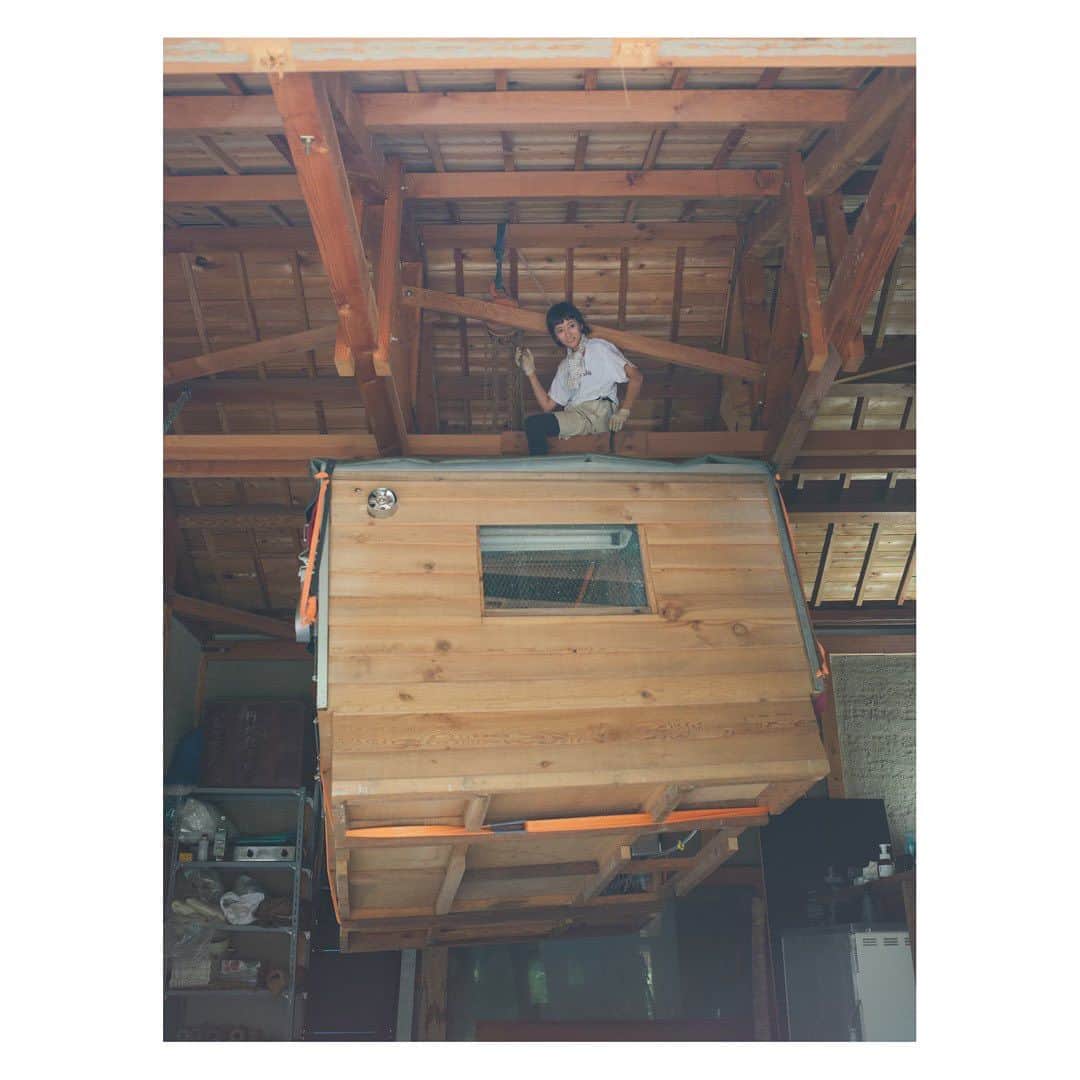 弥香さんのインスタグラム写真 - (弥香Instagram)「🚚🚛🚐 我が家のフードトラック その名もマテロー (本当はデリカトラック・マイティロー) キッチン部分の外し方 天井に吊って トラックを前に出したら 完了〜✌️ なかなか大変だよ🫶  📷　@haruo.860   #マテロー #マイティロー」8月20日 9時44分 - micanjuice