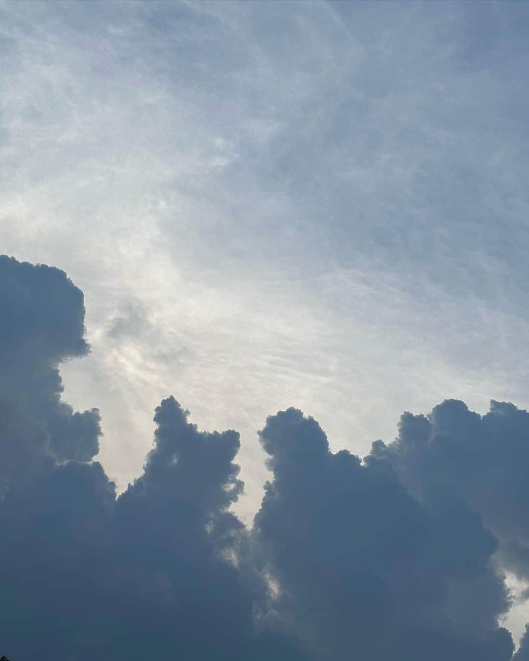 永尾まりやさんのインスタグラム写真 - (永尾まりやInstagram)「@andriverkatsuura  去年から行きたかった千葉県勝浦市にあるandriver勝浦やっと行けたよ😌♨️  一日一棟貸しで時間に気にすることなく自然に囲まれてゆったりできましたっ  みてー雲がかわいかった☁️🤍  わんちゃんもok🐕」8月20日 9時47分 - mariyagi_san
