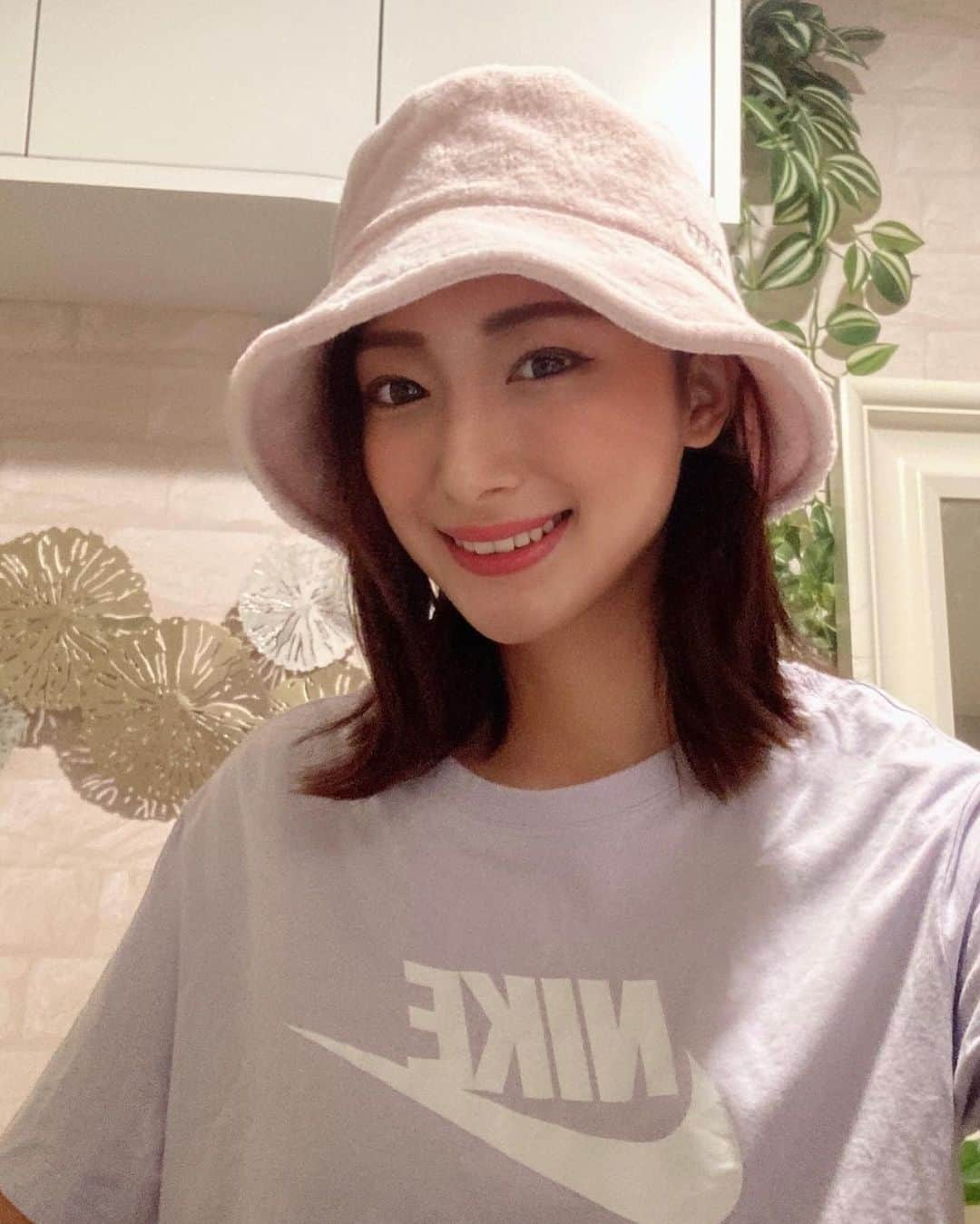 佐竹ななさんのインスタグラム写真 - (佐竹ななInstagram)「最近お気に入りの組み合わせ✨  hat #miumiu  Tシャツ　#NIKE」8月20日 9時48分 - nana77banana