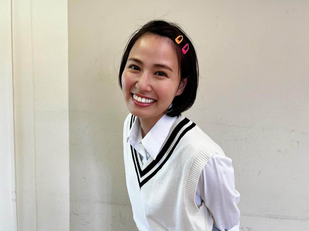 のインスタグラム：「・  10年ぶりに、合法で制服を着ました！🤣  ・  Rの法則以来かもしれん😆 あやぼーに戻った気持ちになった！  ・  中京テレビ　ドラマ『スーパーのカゴの中身が気になる私』みてね♡  TVerで最新話すぐ見れますよー！！！」
