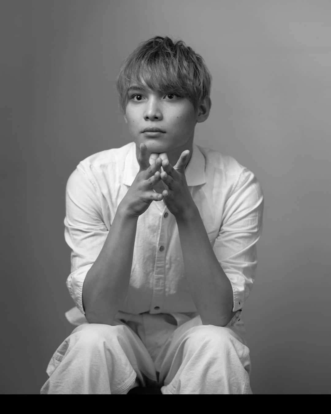 中村榛のインスタグラム：「1日遅れてしまいましたが、 19歳になりました！🎂  沢山のお祝いのDM有難うございます！ 色んな方々にメッセージを頂き、 改めて自分は幸せ者だなと思いました🥹 これからも中村榛をよろしくお願い致します‼︎  今年から東京でのひとり暮らしが始まり 慣れないながらも、今色々な事にチャレンジしています！ その中でも、家事の大変さは毎日ひしひしと感じており、 親の存在というものは本当に大きく感謝すべきだなと改めて実感しました。  19歳、時が経つのは本当に早いものですね 気が付けばもう10代最後の1年、🥲  今やるべき事を直向きに頑張り　 少しでも進歩した状態で２０歳を迎えれるよう 後悔のない1年にしてみせます🔥  #誕生日」