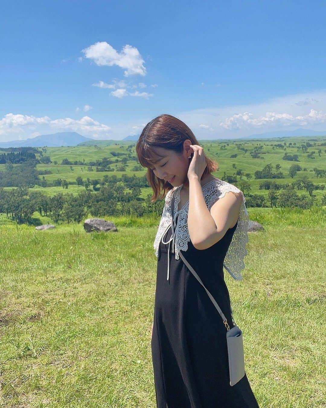 古川真奈美さんのインスタグラム写真 - (古川真奈美Instagram)「. . みどりいっぱい🌳 ⁡  #熊本 #草原 #緑 #山 #instalike #instamood  #ootd #东京 #扎心了 #ow #맞팔 #instapic  #팔로우미 #instaphoto #instagravure #girl #glam #followme #インスタグラビア #グラビア #japanesegirl #selfies #gravure  #lookgoodfeelgood」8月20日 10時29分 - mana_0619