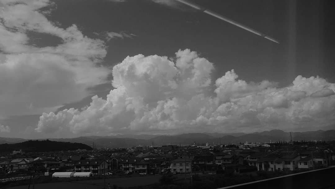 上野大樹さんのインスタグラム写真 - (上野大樹Instagram)「夏の雲をみると懐かしくなると同時に切なくもなって。夏休みもう2度とこないのかとか、昔の思い出ばかり浮かぶのはどうしてですかね。」8月20日 10時31分 - uenodaiki_