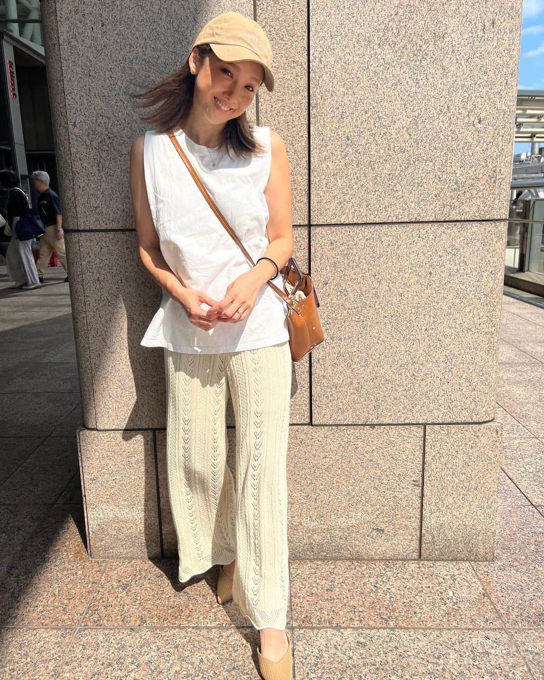 のインスタグラム：「* 立川の伊勢丹で22日まで開催している VIVAIAのPOP UPに行ってきました👢 いつもオンラインでオーダーしてたんだけど 実際に履いてみる事も出来るし、 色味も見れるし、 POP UPは整理券が出るほど めちゃくちゃ人気だった👏 気になってた靴もいくつか試着してみたけど やっぱ実際履いてみると 靴の形によっては サイズダウンした方がフィットしたりして💡🫣💚  海からリサイクルされた ペットボトルを使って作られているから 軽くて歩きやすいし履いて行ったベージュので3足目なくらい気に入ってる🤭💘 ・ ・ ・ ・ @vivaia.japan  @vivaia_official  #vivaia#vivaia伊勢丹#伊勢丹」