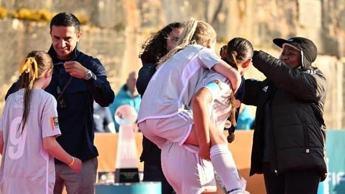 ティム・ケーヒルさんのインスタグラム写真 - (ティム・ケーヒルInstagram)「Best @fifawomensworldcup ever in Australia and New Zealand.  Amazing to watch the @Matildas inspire the nation and all the teams from all over the world share the joy of football.  The quality of football on show was exceptional and I look forward to the final today 🇬🇧 vs 🇪🇸   Experiencing the atmosphere in the stadiums, women's convention, fifa diploma in club management, community tournament at the opera house, fan zones, @fifamuseum and many other activations that I have shared with my family is memories I will never forget.  Thanks @fifawomensworldcup @gianni_infantino #FatmaSamoura @sarai_bareman #australianfederation #nzfederation   #beyondgreatness #fifadiplomainclubmanagement」8月20日 10時34分 - tim_cahill