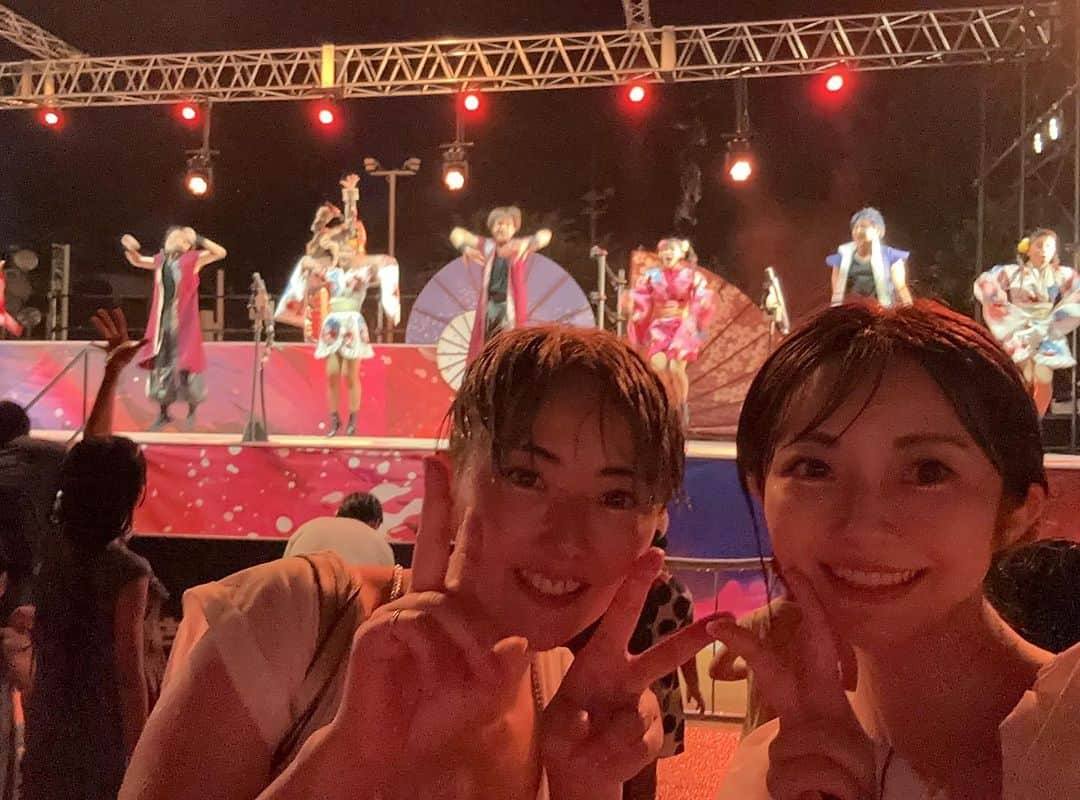 折原みかさんのインスタグラム写真 - (折原みかInstagram)「西武園ゆうえんち🎪 1日レジャー切符を使ってプールの閉園時間17時まで遊んだ後は遊園地エリアに移動✨（プールエリアから遊園地エリアへは中で繋がっています）  リニューアル後初めて訪れた西武遊園地、結構あちこち変わってた🎵  少し乗り物に乗ってから、昭和の街並みが再現されている商店街へ… 白黒のテレビに広場のドカン、まるでタイムスリップしたかのよう😍  ここで使えるのは令和の野口英世1000円札ではなく、西武園通貨というお金です。ふつうに楽しんでたら写真を撮り忘れてしまったのですが（何と言う失態）ドリンクが30園とかで買えるの。おままごとみたいで超ワクワク🎵 ただ、お金の感覚おかしくなって使いすぎるw  と、思うます😂  話は戻り… 子供が行きたがっていた不思議駄菓子屋銭天堂では、アニメに出てきた人魚グミかどが売られていて子供達はテンションMAX😆  そして、縁日で射的などのゲームを楽しみ…  ウルトラマンライドへ ○ィズニーシーで3時間待ちになる人気アトラクションのソアリンの様な乗り物でしたが、なんと15分も並ばずに入れてすごーく面白かったので、色んな意味で衝撃が走りました！！今はウルトラマンだけどゴジラバージョンもはじまるんだとか…  西武園ゆうえんち…めちゃくちゃオモロいやん。いや、オモロすぎるやん！！  夏休み中にもう一回行きたい🥺って、まだ時間あるのに全員言ってた笑  そして19時半から始まるイベント 【大火祭り】にも参加したよ🎵  火と水のコラボレーション🔥 前列が楽しめると聞いていたので前の方に行ったんですが想像の1000倍濡れるからwww パンツまでびしょびしょよ🤣 気をつけてwww  最後にお土産屋さんで西武園通貨を全て使い切って終了〜  お昼前に集合したけれども時間が足りなかったよ！！最高に楽しい１日を過ごせました✨  一緒に行った、和泉さん、さきくさんもどうもありがとうございました🤍  夏の思い出ができてよかったです☺️  #西武園ゆうえんち #1日レジャーキップ #西武園ゆうえんちプール #西武園通貨  #ウルトラマンライド #不思議駄菓子屋銭天堂  #夕涼みチケット #ワクワク体験 #ゆうえんち #夏の思い出」8月20日 10時40分 - mikaorihara