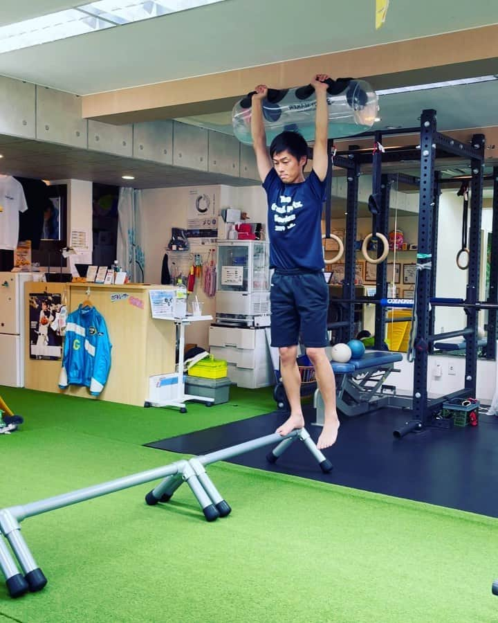 丸野 一樹のインスタグラム：「training🏋️💪🔥  #トレーニング #ボートレース #ボートレーサー #マルトレ #体幹 #バランス感覚」