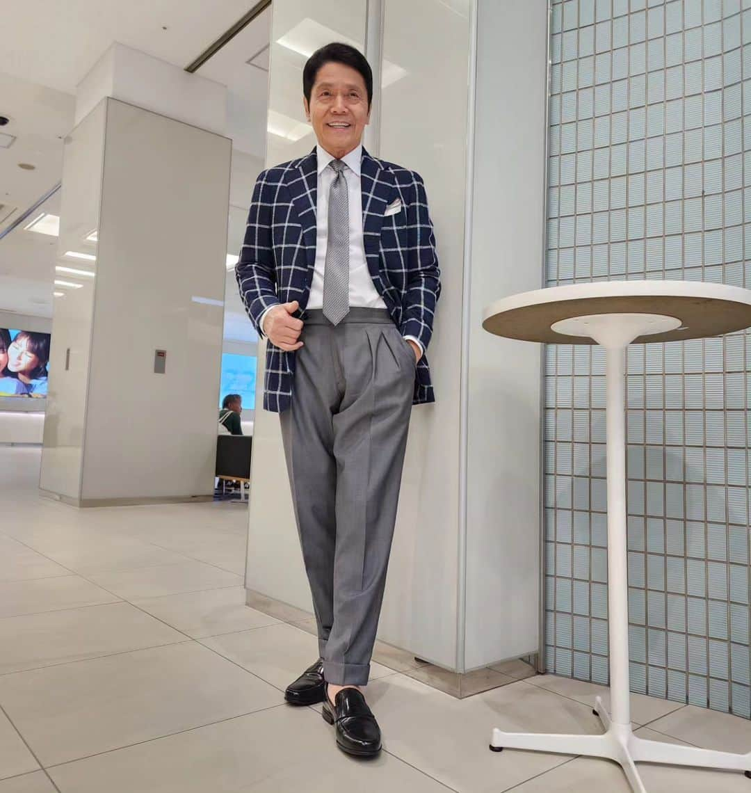 峰竜太のインスタグラム：「#jacket #titoallegretto #shirt #yamatoyashirt #tie #giorgioarmani #pants #berwich #shoes #pradashoes」