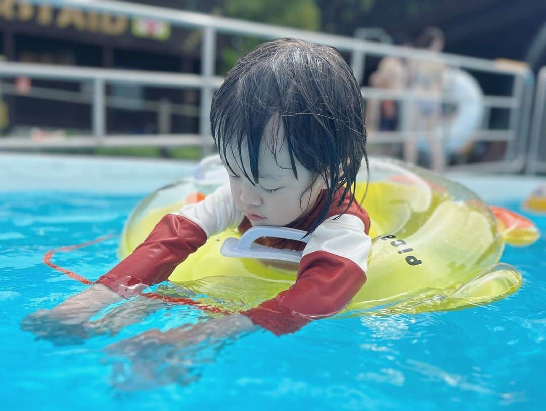 高見まなみさんのインスタグラム写真 - (高見まなみInstagram)「2023夏休み。 たいちゃんの水遊び。 #4yearsold   🍉🍉🍉」8月20日 11時20分 - manami_takami