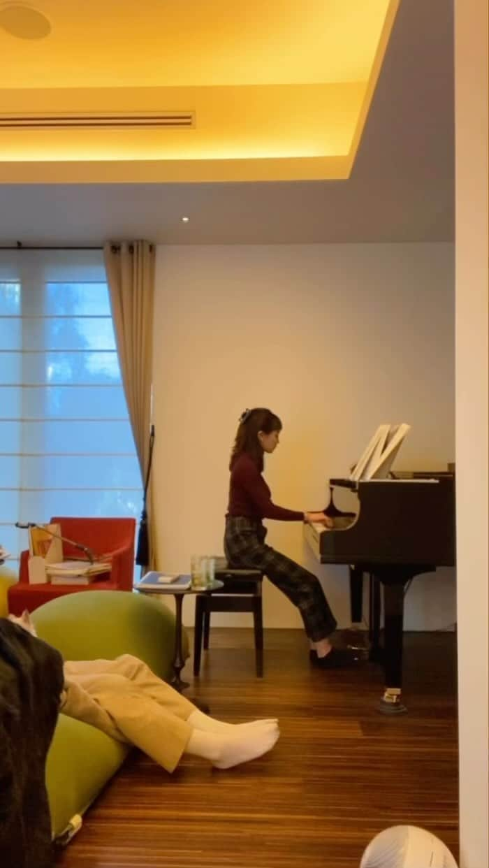 momonaのインスタグラム：「ぴあのまん🎹#ハウルの動く城 #久石譲」