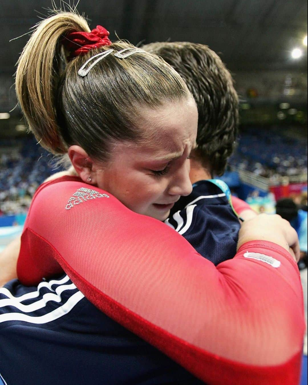 カーリー・パターソンのインスタグラム：「🇺🇸✨🥇19 years 🥇✨🇺🇸  How it started vs. how it’s going!   No better way to spend our 19 year anniversary than together with our families🥰🤍」