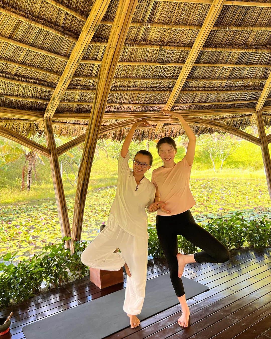 アン・ソヒさんのインスタグラム写真 - (アン・ソヒInstagram)「Wellness travel🇻🇳 하루는 요가🧘🏻‍♀️하루는 태극권🥋 #wellness #yoga #taichi」8月20日 11時42分 - ssoheean