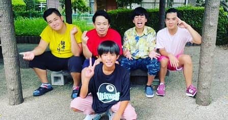 ンダホさんのインスタグラム写真 - (ンダホInstagram)「ちょんまげ小僧🥷×フィッシャーズ🐟  公開して2日でお互いの動画が合計1000万回再生オーバー😆 同じ中学で活動して結成したメンバーということで運命を感じで会いに行きました☺️  みんな素直で良い子で 未来への可能性がとんでもないグループで完全に超次世代クリエイターでした☺️‼️ 撮影終わってからも一緒に公園行ったり川沿い歩いたりしました🚶 初心も思い出せて、みんなに会えて幸せでした‼️ また会おう！！！ #ちょんまげ小僧 #フィッシャーズ」8月20日 11時47分 - ndaho.fischers