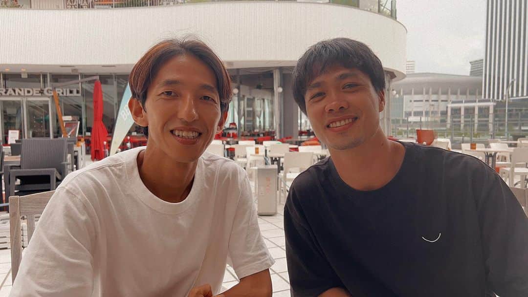 のインスタグラム：「ベトナム代表10番🇻🇳グエン  僕がドリブルデザインしたり交流があるスーパースターと一緒に、彼らが生まれ育った国へ行って その国の子ども達に夢を与えてもらう時間をつくれたら最高だなと❤️‍🔥 先日の台湾もそうですが、その国のスターだからこそ伝わるとの、動くものが多くあると感じています😊  グエンと一緒にベトナムの子供達に夢を与えられたらいいなと思います⚽️楽しみ〜☀️」