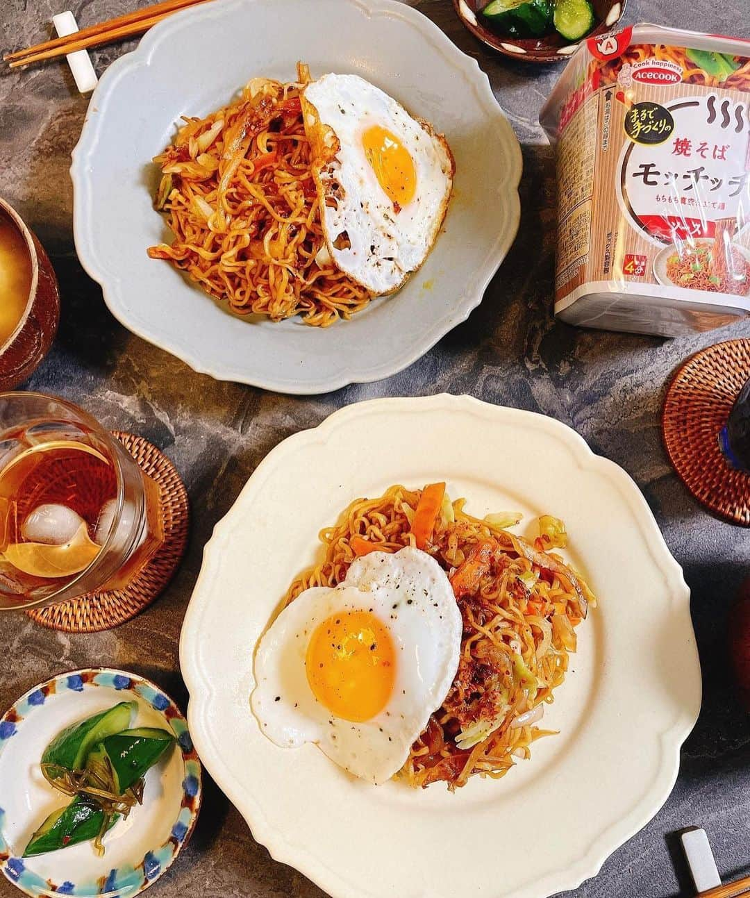 エースコックのこぶたのインスタグラム：「. 冷蔵庫にある野菜と目玉焼きをプラスしてお手軽ランチ🍴 焼そばモッチッチはアレンジにもってこいです✨  Special Thanks!📷@yuyuchaaaan322 #エースコック #モッチッチ #焼そばモッチッチ #焼うどんモッチッチ #麺好きと繋がりたい #焼きそば #カップ焼きそば #麺好きと繋がりたい #おうちごはん」