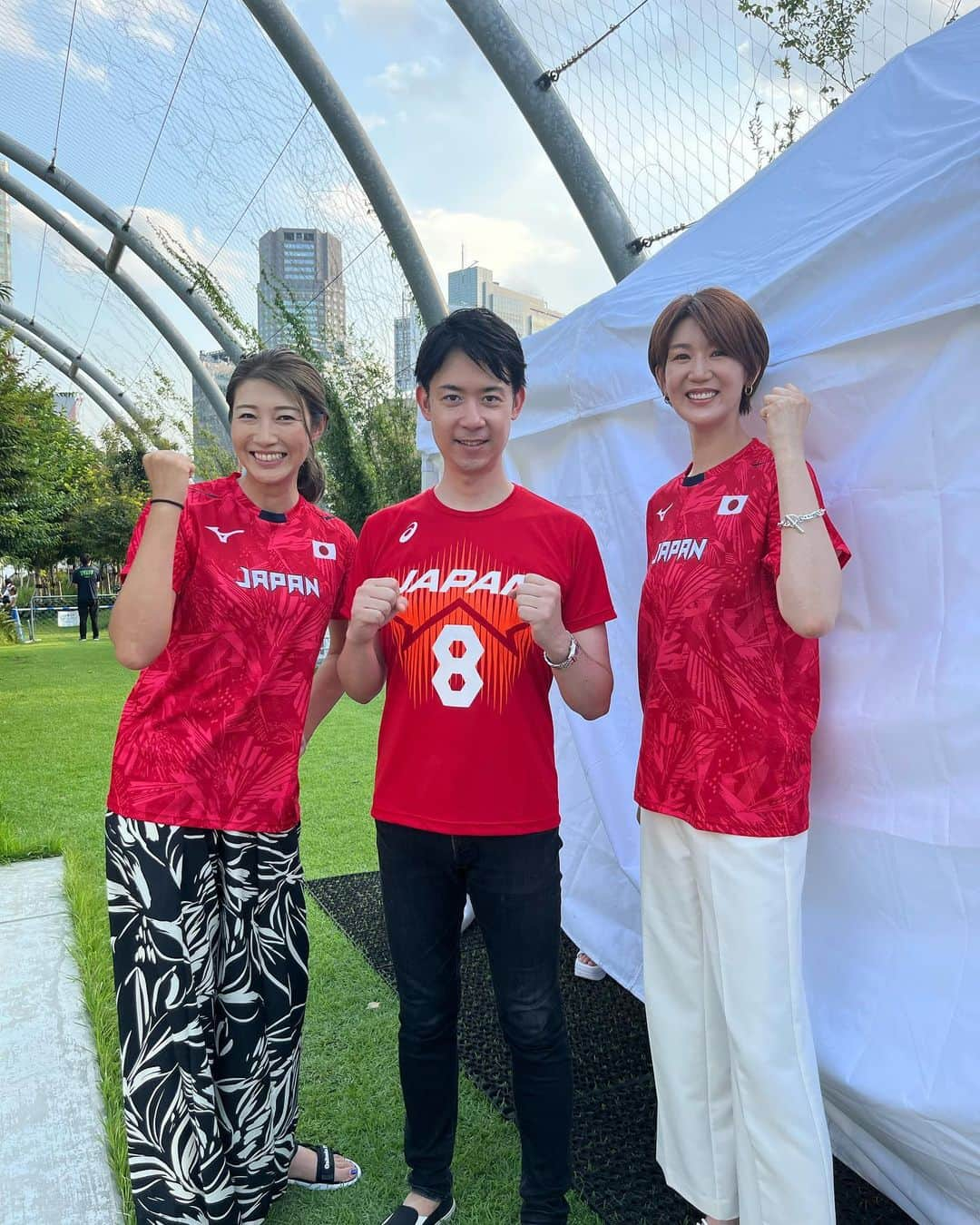 田淵裕章のインスタグラム：「いよいよ始まる 「FIVBパリ五輪予選/ワールドカップバレー2023」🏐 この日は渋谷でトークイベントの司会をさせて頂きました🎤 スペシャルゲストとして、栗原恵さん、狩野舞子さん、そして中学時代バレーボール部でハイキュー大好き松嶋尚美さんをお迎してお届けしました✨ 皆さんのおかげで、大いに盛り上がりました^_^  女子が9/16.男子が9/30開幕です✨ 頑張れニッポン‼️  #バレーボールワールドカップ  #パリ五輪予選 #日本代表」