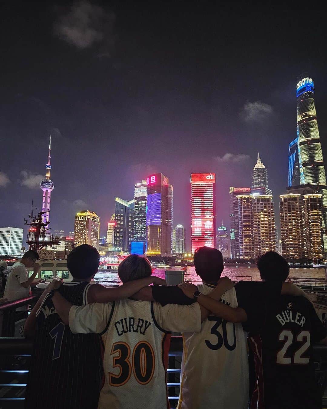 大塚稜馬のインスタグラム：「A view you should see at least once in your life.  #shanghai   #thebund」