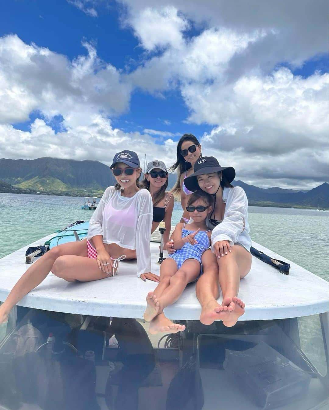 ✷kana✷さんのインスタグラム写真 - (✷kana✷Instagram)「📍KANEOHE BAY SANDBAR さいっっこーのロケーションでした！ 船の上でBBQなんて贅沢すぎ♡  #kaneohebay#kaneohesandbar#sandbar #hawaiilife#bikini#alexiastam#crews#alexiastammermaids#bbq#カネオヘサンドバー#アリシアスタン#ハワイライフ#ベイクルーズ#天国の海#サンドバーツアー」8月20日 12時19分 - xxkana513xx