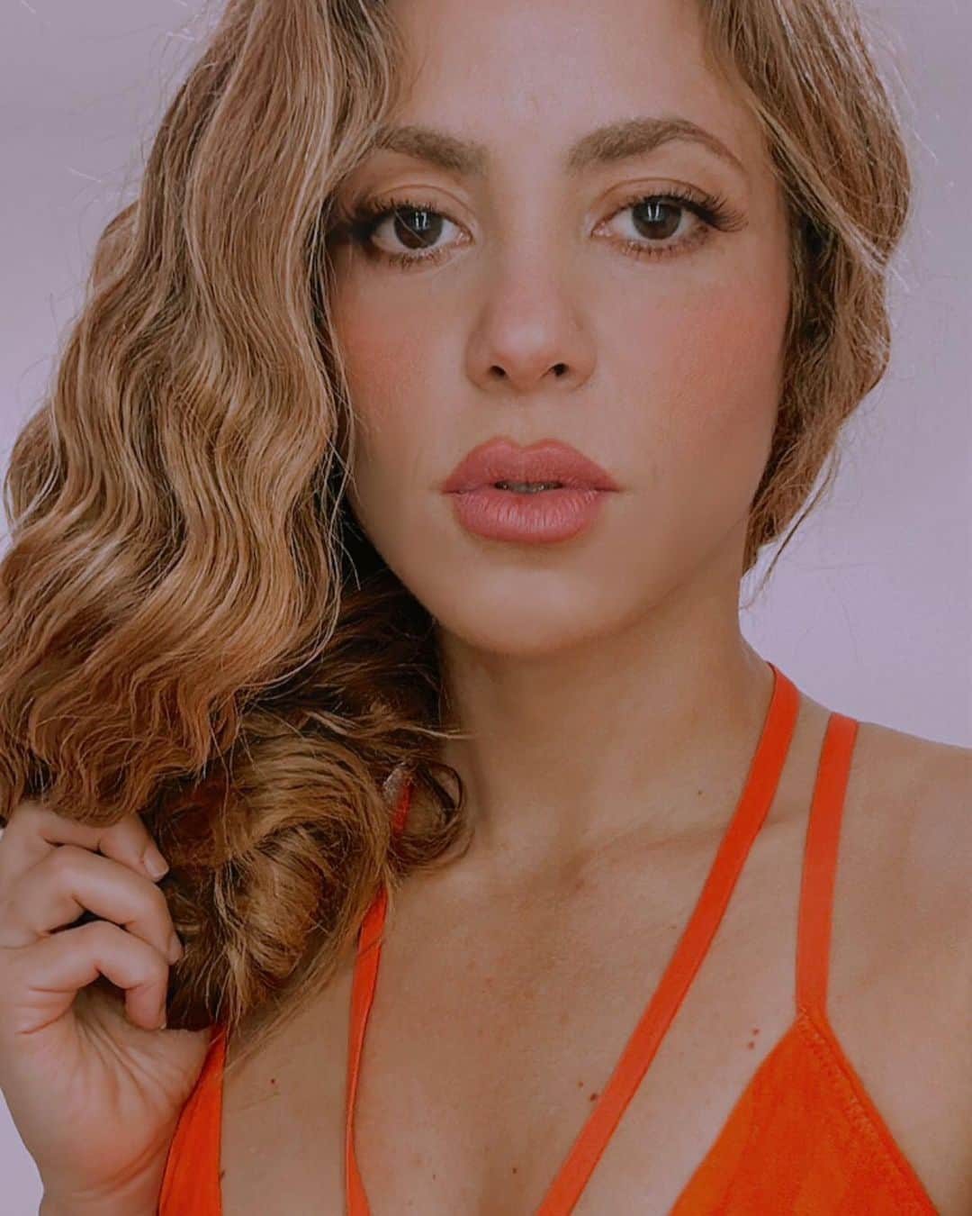 シャキーラのインスタグラム：「🧡」