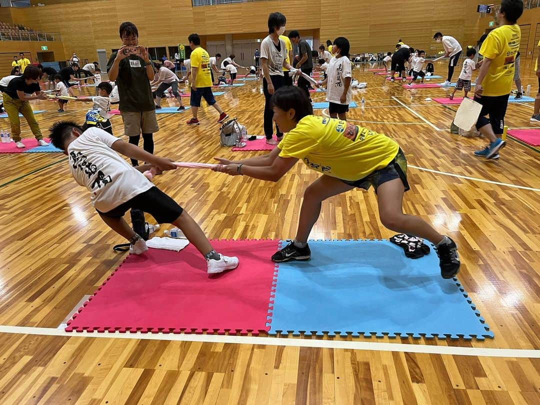 高田延彦さんのインスタグラム写真 - (高田延彦Instagram)「男の子も女の子も父や母や大人たちも皆んなチカラいっぱい💪集中していたね❗️ きっと親子で何かを感じ、持ち帰ってくれたと信じます♪山本市長を始めご協力頂いた[すべての皆さん]に感謝です！ #ダイヤモンドキッズカレッジ　#岩手県宮古市　#10回目 #親子参加型イベント　#また行きます　#髙田道場　#ボランティア　#enjoy #thanks #peace」8月20日 12時27分 - takada_nobuhiko