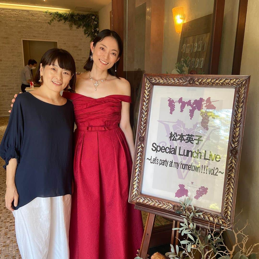 松本英子さんのインスタグラム写真 - (松本英子Instagram)「『 松本英子 Special Lunch Live 〜Let's party at my hometown!!! vol.2〜 』 秋田でのコンサート🎵でした！ 素敵な会場ヴァレリアーノさんにて🍽️ まさに地元なアットホーム感で歌わせて頂きとっても楽しかったです😄 お越しくださった皆さま、本当にありがとうございました💕  pf.長谷川久美子 g. 本間貴士 お二人のサポートにもいつも感謝デス✨✨  set list.  1. Brunch Time 2. イパネマの娘 3. Everyday GRANMART!!! 4. BABAME RIVER （本間貴士solo） 5. Squall 6. Part of your world〜Someone 7. 白夜 8. 花を摘む（長谷川久美子solo） 9. 眠りにつくまで 10. 君のキスのせいで 11. おせんたく 12. Beautiful Scene 13.祈り灯  En1. Dream En2. Brave the Seas  次回の秋田LIVEも決定しましたよ🫶  「松本英子 café LIVE 〜My Song Roots〜」 11月18日（土） 18:30〜 https://eiko.official.ec/items/77621155」8月20日 12時38分 - matsumoto__eiko