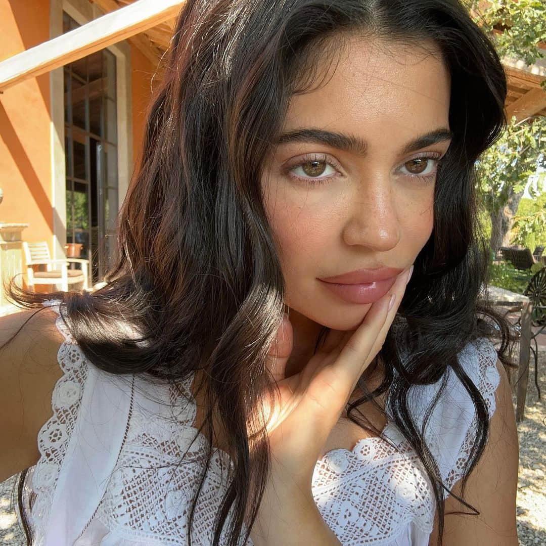 カイリー・ジェンナーのインスタグラム：「🫶🏻🌎🌎」
