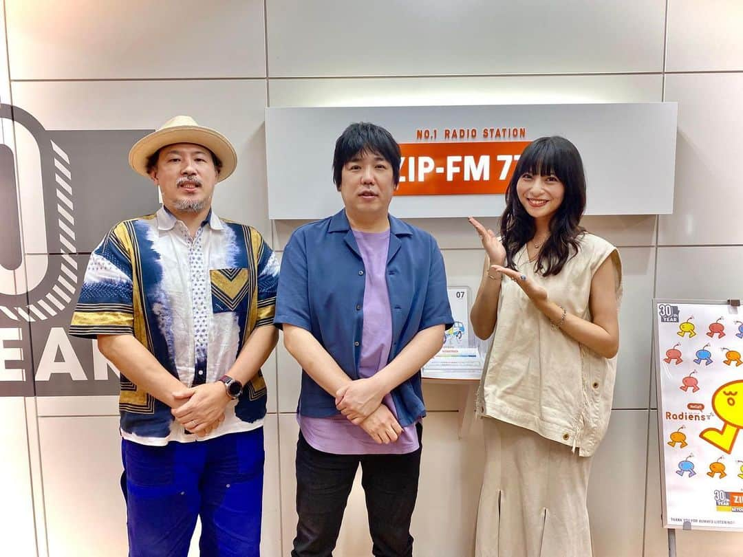 永田レイナさんのインスタグラム写真 - (永田レイナInstagram)「本日20:00からはZIP-FM「SUNDAY EVENING SPECIAL-スキマスイッチ ON THE RADIO-」 今年20周年を迎えたスキマスイッチのお二人に、これまでのこと、これからのこと、たくさんお話を伺いました。  中学時代に2006年のアルバム「夕風ブレンド」(超名盤)でスキマスイッチの音楽と出会い、クラスメイトと「夏雲ノイズ」や「空創クリップ」を貸し借りし、一昨年には朝の番組「BRUNCH STYLE」で2時間半スキマスイッチの曲しかかけない〈勝手にスキマスイッチ祭り〉をするなど、実はずーーっと聴き続けてきたアーティスト。 念っっ願の初インタビュー、大変光栄でした！  ディレクター曰く「話が面白すぎてほぼノーカット」だという1時間。 楽しいお話をしてくださった大橋さん、常田さんには大感謝です。 今夜20時、ぜひ聴いてください！  #スキマスイッチ #sukimaswitch  #zipfm #radio #radiko」8月20日 12時55分 - reina_nagata