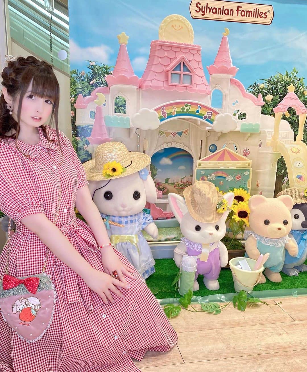 伊藤芽衣のインスタグラム：「池袋PARCOさまでの POPUP中の いつの日かのめいち…！ ⁡ 館内に シルバニアファミリーが いっぱいいて かわいかった♡ ⁡ この日は、 merry jennyさんのワンピースに @merryjenny_instagram  ⁡ ポニーテールでした！」