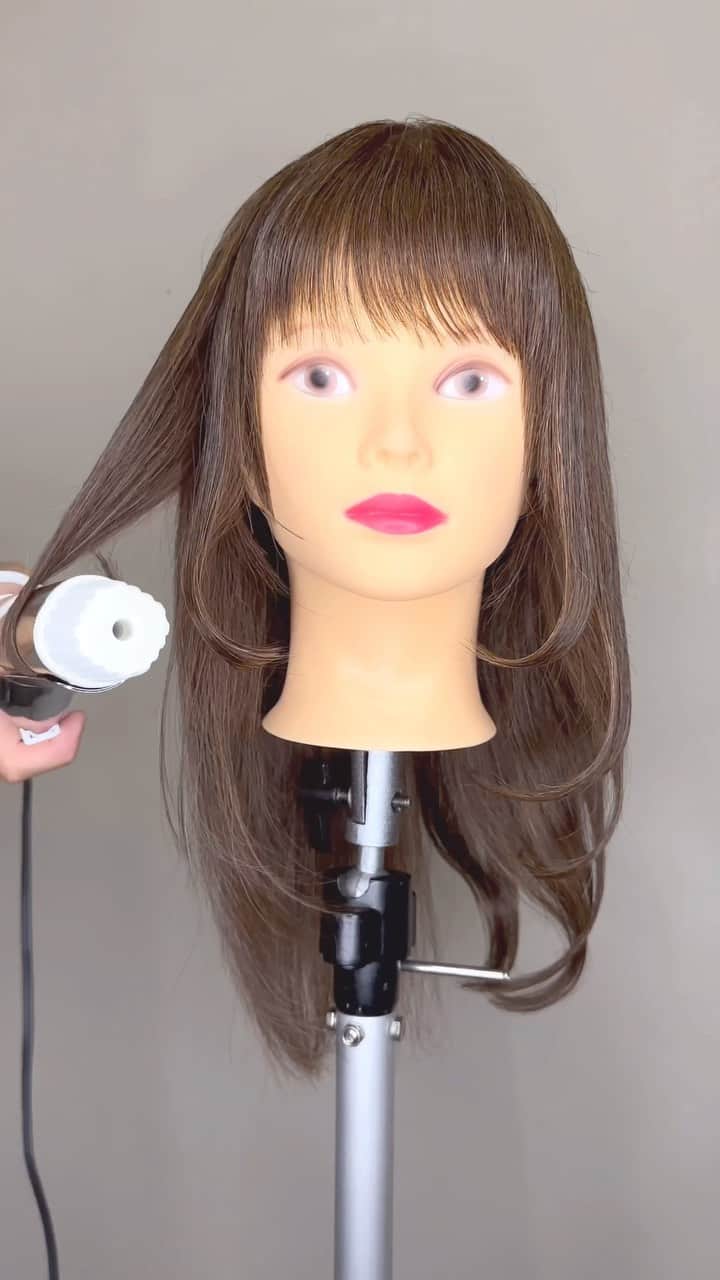 鶴谷和俊のインスタグラム：「毛先内巻きだけカール  #ヘアアレンジ #ヘアアイロン #カールアイロン #スクエアバー #ヘアカット #カット #髪型 #bob #hair  #hairstyle #hairstyles #hairstyleideas #hairstylest #hairstyleoftheday #hairstyle #hairstylevideo #hairstyletutorial #hairstyles_ideas.」