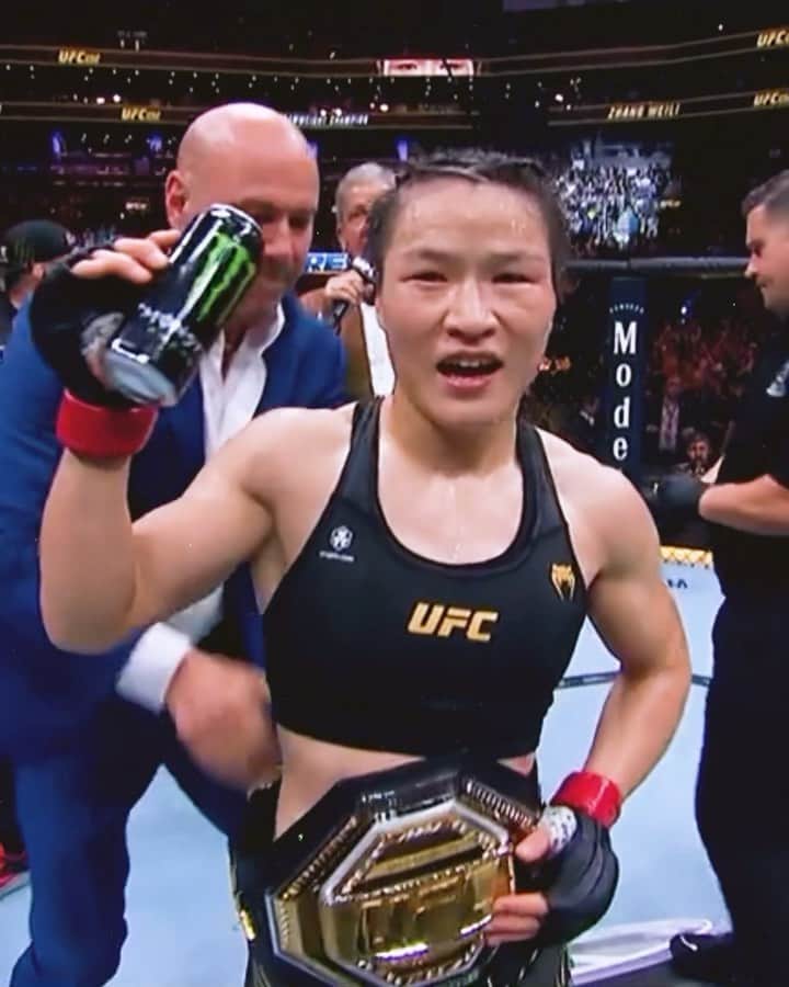 のインスタグラム：「#ANDSTILL 🏆 @ZhangWeiliMMA defended her championship title at #UFC292   @ChitoVeraUFC opened up the Main Card with a win by UD 👏  #MonsterEnergy #UFC #MMA」