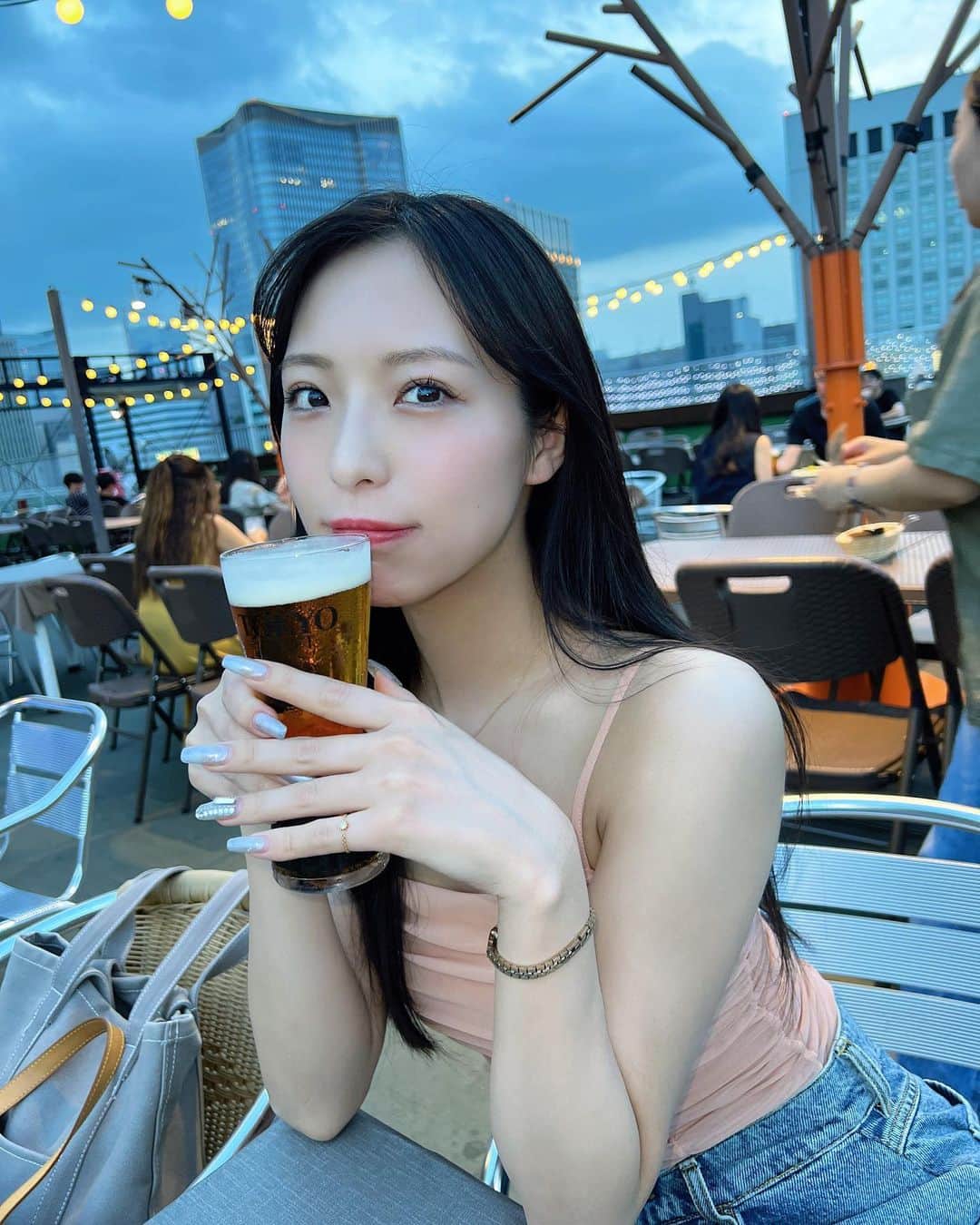 藤堂ラナのインスタグラム：「高校のダンス部仲間で ビアガーデン行ってきた🍺  . . . #ビアガーデン #fyp #ootd #ビジョビ #japan #japanese  #ルーフトップバー」