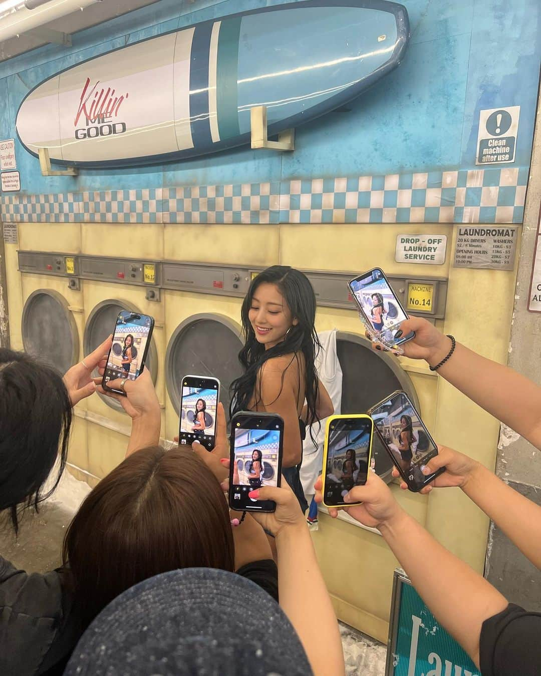 ジヒョのインスタグラム：「🏄‍♀️내가 죠아하는 여름」