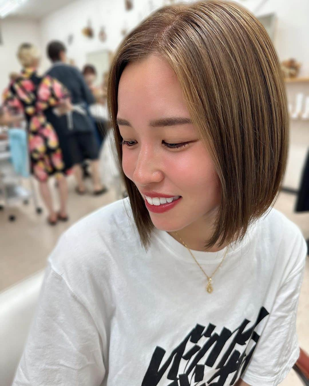 三谷沙也加のインスタグラム：「⁡ ⁡ ・ ⁡ New hair💇‍♀️🤍 ⁡ 前回のベージュに 少しアッシュを入れたくて ベージュ＋グレージュにしてみました☺️💕 ⁡ ⁡ そして、 またまた少しカットしちゃったよ💇‍♀️🖤 ⁡ ⁡  いつもいつも ありがとうございます🥺🧡  ⁡ #WEリーグ#nagano #acnpladies #パルセイロレディース#7#三谷沙也加 #美容院 #行く頻度上がってる気がする #けど、髪の毛は大切だから #良いよね❤️」