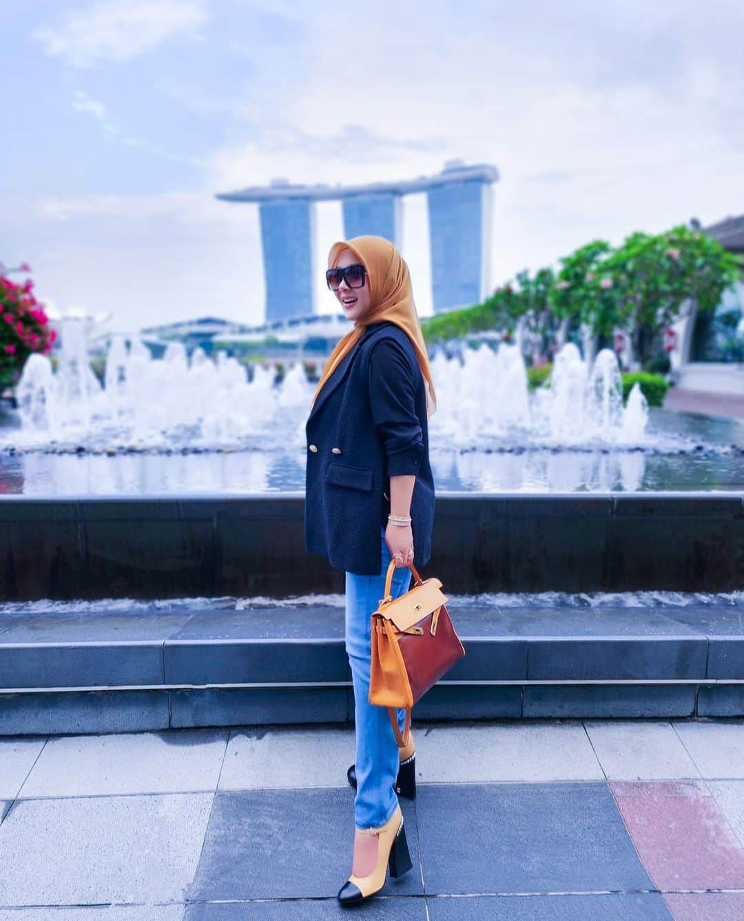 Syahriniさんのインスタグラム写真 - (SyahriniInstagram)「•  ~ Hope Everyone Is Having A Good Weekend ~  _____________________ ~𝓢𝓨𝓡~ _____________________  #PrincesSyahrini #Singapore_August2023」8月20日 23時15分 - princessyahrini