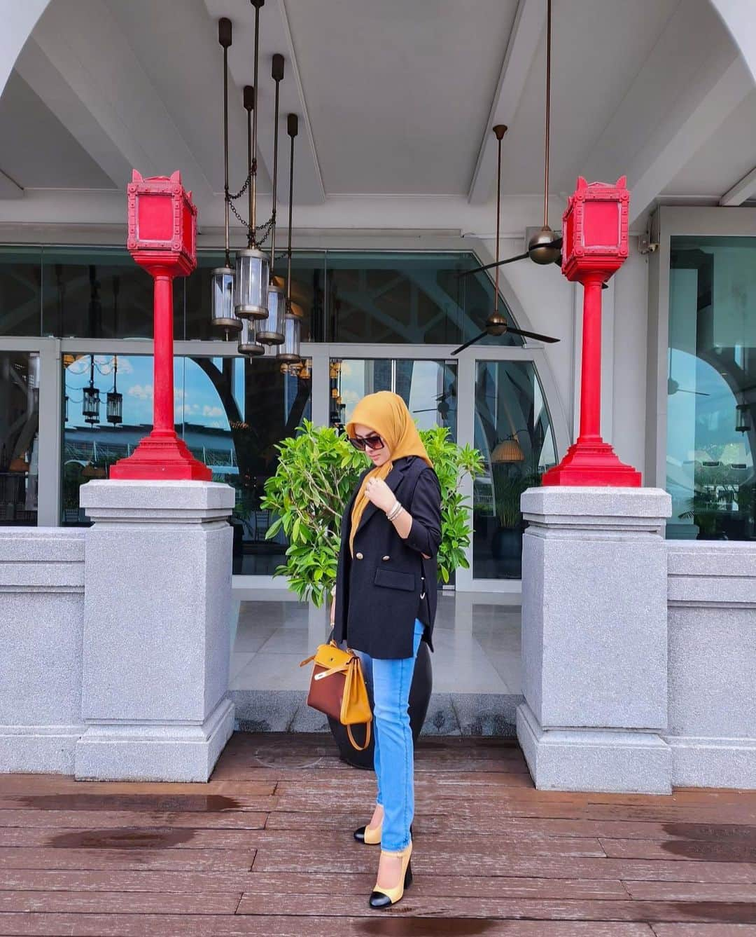 Syahriniさんのインスタグラム写真 - (SyahriniInstagram)「•  ~ Hope Everyone Is Having A Good Weekend ~  _____________________ ~𝓢𝓨𝓡~ _____________________  #PrincesSyahrini #Singapore_August2023」8月20日 23時15分 - princessyahrini