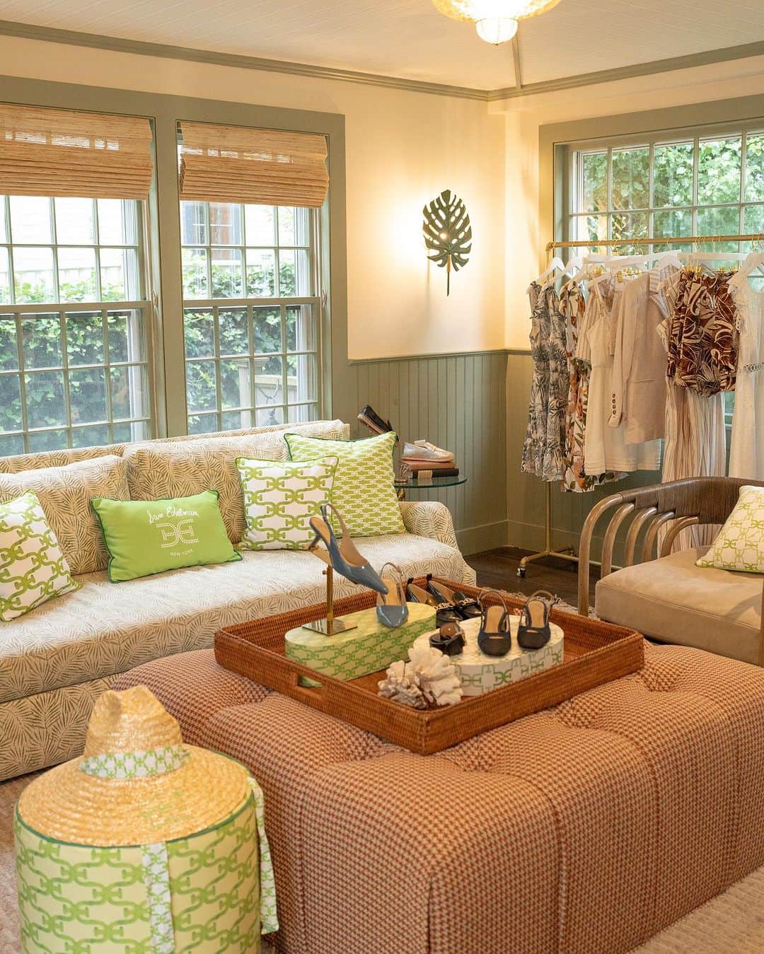 サムエデルマンのインスタグラム：「Don’t miss the last day of our Nantucket Pop-Up! Open 10 AM - 6 PM at the Faraway Hotel.」