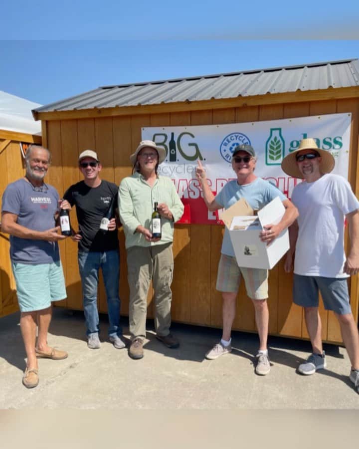 カイル・マクラクランのインスタグラム：「Thrilled to spotlight #BigRecyclers & the Walla Walla Drop Off Spoke! @pursuedbybearwine is happy to participate in this initiative to reduce glass waste from entering landfills. Most importantly, I love how this organization emphasizes educational outreach to underserved communities on why recycling is important. Please check out @ground2groundw2 and @chooseglass to learn more.」