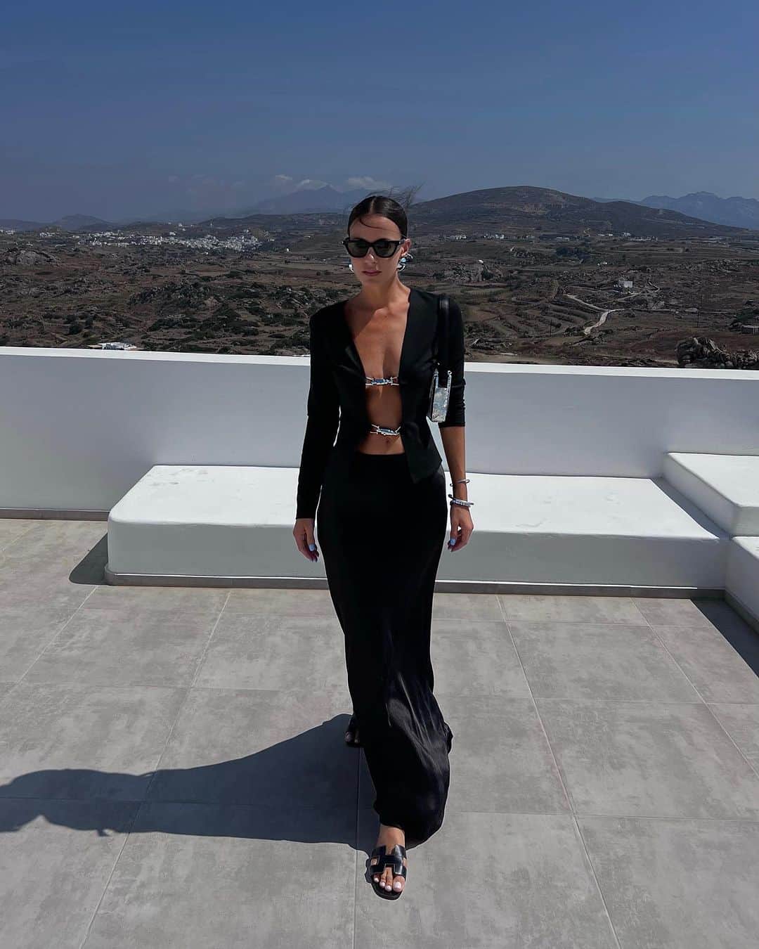 Zina Charkopliaさんのインスタグラム写真 - (Zina CharkopliaInstagram)「One of my favourite looks this summer #Summer #Look #Greece #Black #Naxos」8月20日 23時14分 - zinafashionvibe