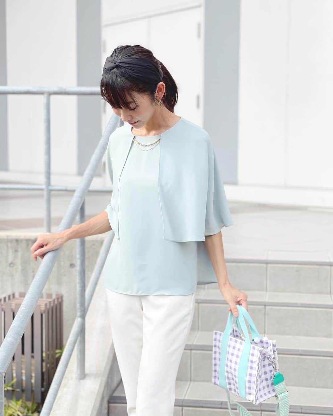 木本泉さんのインスタグラム写真 - (木本泉Instagram)「- 京都はとにかく暑い☀️🥵  室外機の前に立っているような暑さ😂  気分だけでも涼しげに🩵 ホワイトパンツを履いてみた。」8月20日 23時17分 - izumikimoto