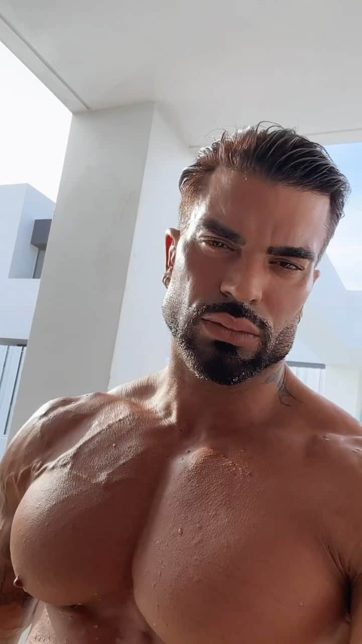 Sergi Constanceのインスタグラム：「🦅」