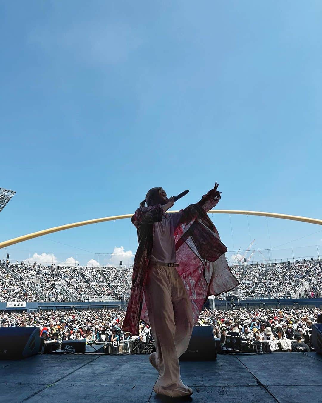 SKY-HIのインスタグラム：「📸「SUMMER SONIC 2023」OSAKA  サマソニ二日間、酷暑の中MOUNTAIN STAGE SKY-HIのステージにお集まりいただきありがとうございました！  アニメサイズ配信中の新曲「Sarracenia」初披露、いかがでしたでしょうか👊🔥  ▼Set list  01. Crown Clown 02. Happy Boss Day 03. Limo  04. Dramatic 05. Double Down 06. Sarracenia 07. To The First 08. MISSION 09. D.U.N.K. 10. The Debut  #summersonic #サマソニ #SKYHI #SKYHI_managercam」