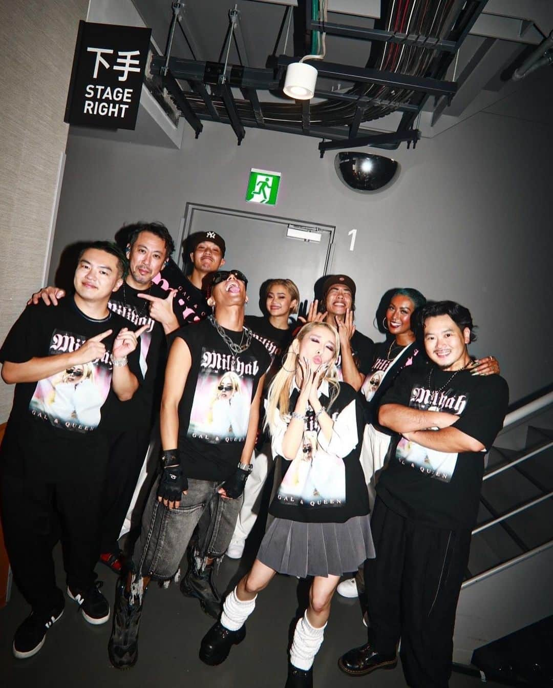 加藤ミリヤのインスタグラム：「Blonde16 tour 完🖤  愛しかない！  @zombie_bowy  @dr.shirane  @yukinorikbinoue  @abeyan01  @tossyface  @_______nadia___________  @karensaito_  @showyrenzo」