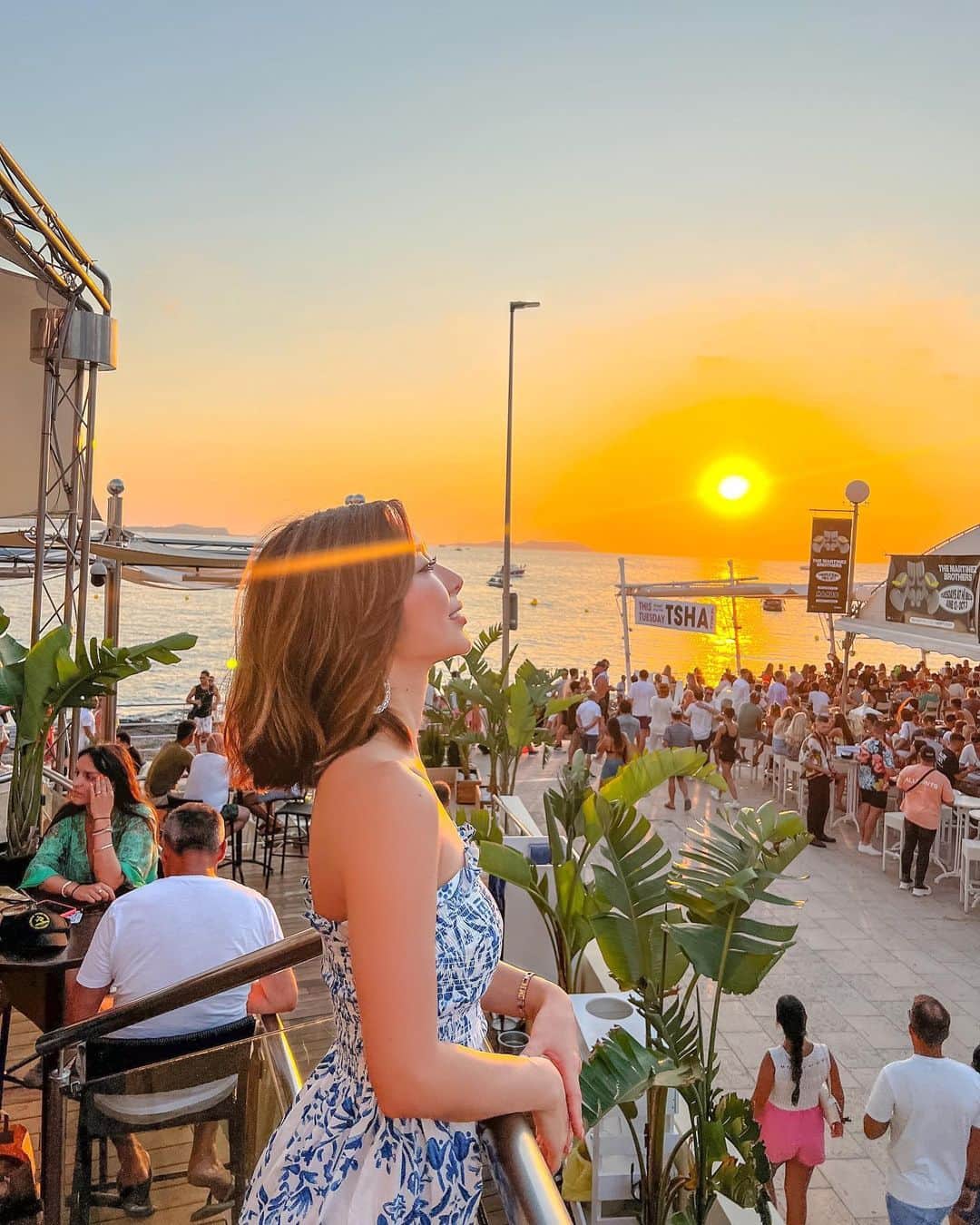 かにゃさんのインスタグラム写真 - (かにゃInstagram)「Café del Mar Ibizaで美しいSunsetを眺めながら乾杯〜🍸✨  近くではプロポーズしてるカップルもいたりして…めっちゃロマンチックで感動した🥹👏 なんてHappyな場所なんだ😫💓最&高  趣味は世界のSunset巡りですの❤️‍🔥 美しい景色は心を幸せにしてくれるよね〜🥰🙏  . . .  #sunset #sunsetlovers #sunsetphotography #sunset_pics #sunsetsky #sunsetbeach #sunsetgram #cafedelmar #cafedelmaribiza #ibiza #ibizastyle #ibizalife #ibizavibes #ibizalovers #ibizalove #ibizasummer #ibiza2023 #spain #spain🇪🇸 #spaintravel #spain_vacations #visitspain #travel #travelblogger #instatravel #travelphotography #traveltheworld #イビサ #イビザ #サンセット」8月20日 23時37分 - kanya_435