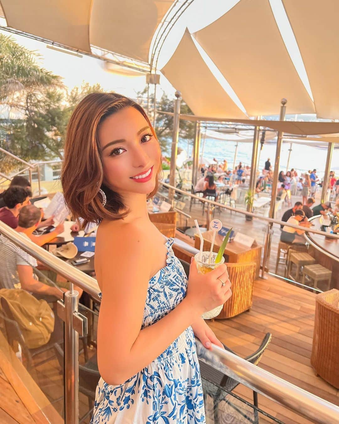 かにゃさんのインスタグラム写真 - (かにゃInstagram)「Café del Mar Ibizaで美しいSunsetを眺めながら乾杯〜🍸✨  近くではプロポーズしてるカップルもいたりして…めっちゃロマンチックで感動した🥹👏 なんてHappyな場所なんだ😫💓最&高  趣味は世界のSunset巡りですの❤️‍🔥 美しい景色は心を幸せにしてくれるよね〜🥰🙏  . . .  #sunset #sunsetlovers #sunsetphotography #sunset_pics #sunsetsky #sunsetbeach #sunsetgram #cafedelmar #cafedelmaribiza #ibiza #ibizastyle #ibizalife #ibizavibes #ibizalovers #ibizalove #ibizasummer #ibiza2023 #spain #spain🇪🇸 #spaintravel #spain_vacations #visitspain #travel #travelblogger #instatravel #travelphotography #traveltheworld #イビサ #イビザ #サンセット」8月20日 23時37分 - kanya_435