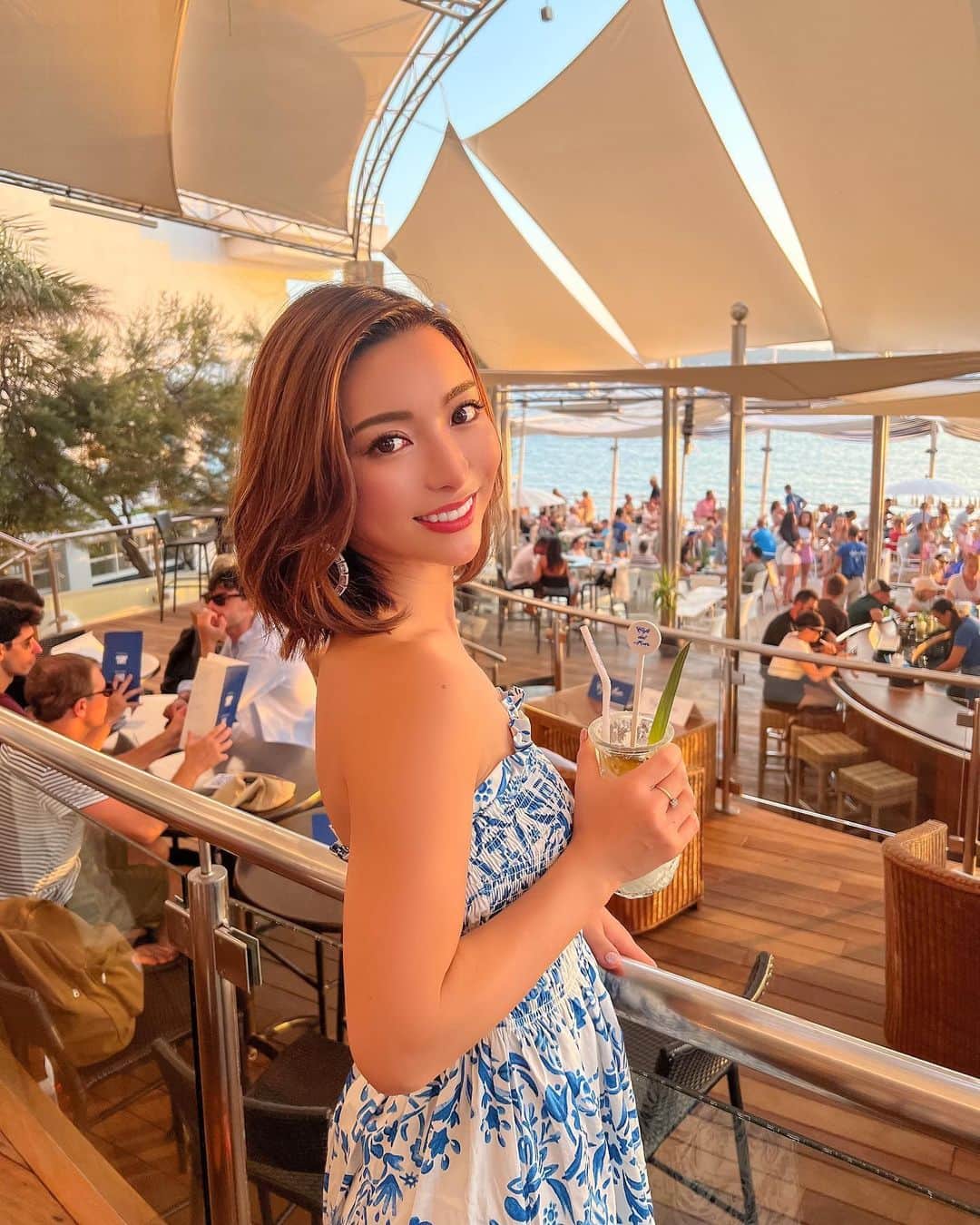 かにゃのインスタグラム：「Café del Mar Ibizaで美しいSunsetを眺めながら乾杯〜🍸✨  近くではプロポーズしてるカップルもいたりして…めっちゃロマンチックで感動した🥹👏 なんてHappyな場所なんだ😫💓最&高  趣味は世界のSunset巡りですの❤️‍🔥 美しい景色は心を幸せにしてくれるよね〜🥰🙏  . . .  #sunset #sunsetlovers #sunsetphotography #sunset_pics #sunsetsky #sunsetbeach #sunsetgram #cafedelmar #cafedelmaribiza #ibiza #ibizastyle #ibizalife #ibizavibes #ibizalovers #ibizalove #ibizasummer #ibiza2023 #spain #spain🇪🇸 #spaintravel #spain_vacations #visitspain #travel #travelblogger #instatravel #travelphotography #traveltheworld #イビサ #イビザ #サンセット」